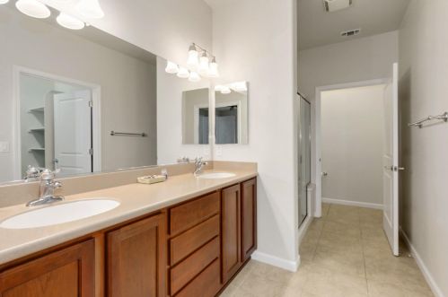 7500 Abbey Cir, Elk Grove CA  95757-5103 exterior