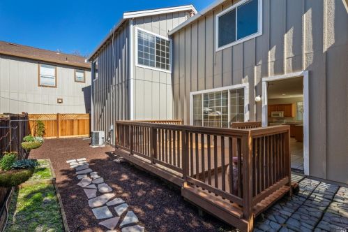 3909 Louis Krohn Dr, Santa Rosa, CA 95407-2520