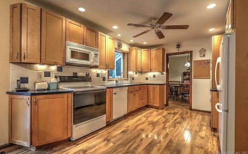 22 Harvest Ln, Milford CT  06461-1705 exterior