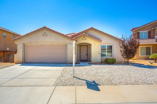 13779 Feller Ln, Victorville, CA 92394-7553