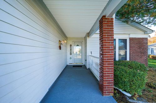 541 Stratford Ln, Panamoka, NY 11961-2038