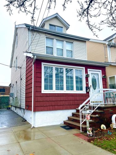 137-40 94th St, Jamaica, NY 11417-1716
