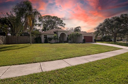 945 Sunflower Ave, Delray Beach FL  33445-1994 exterior