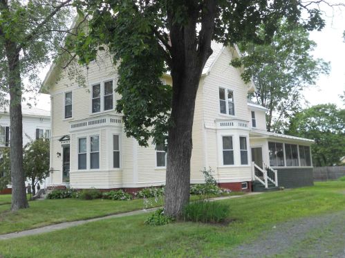 29 Prospect St, Unity, NH 03773-1458