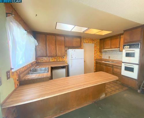904 Tara Hills Dr, Pinole, CA 94564-2729