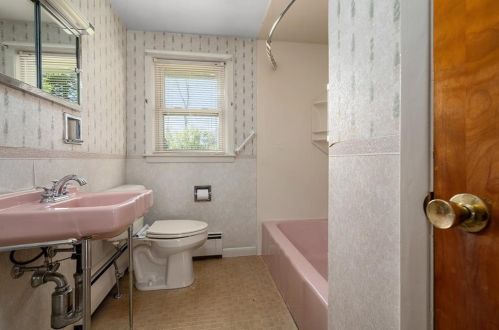 128 Tiogue Ave, Coventry RI 02816-6491 exterior