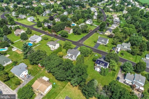 100 Brook Meadow Cir, Shrewsbury PA  17361-1236 exterior