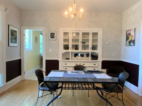 2592 Murray Ave, Milwaukee, WI 53211-3924