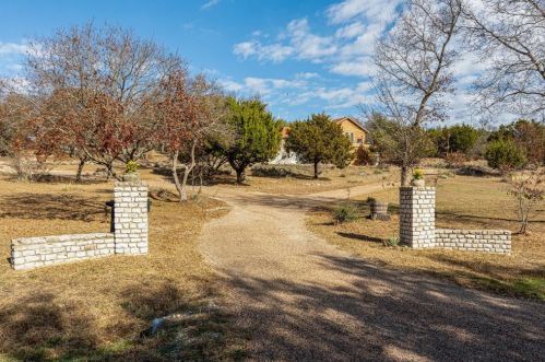 112 Lake Circle Ct, Weatherford, TX 76087-8004