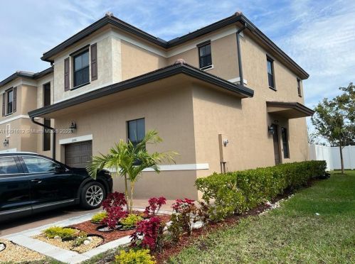 10145 32nd Ln, Hialeah, FL 33018-1703