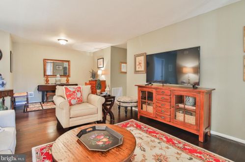 425 Silvia St, Trenton, NJ 08628-3234