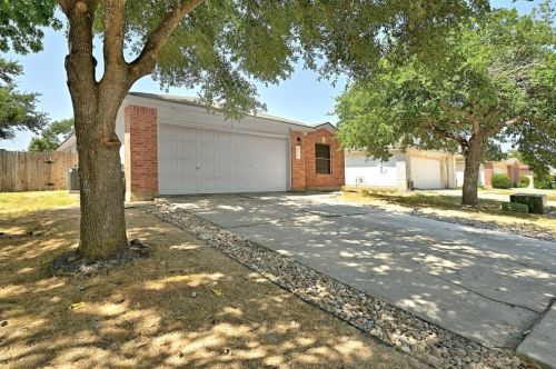 106 Ryan Cv, Monadale, TX 78634-5060