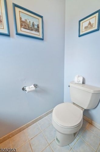 69 Chelsea Cir, Flemington NJ  08822-1807 exterior