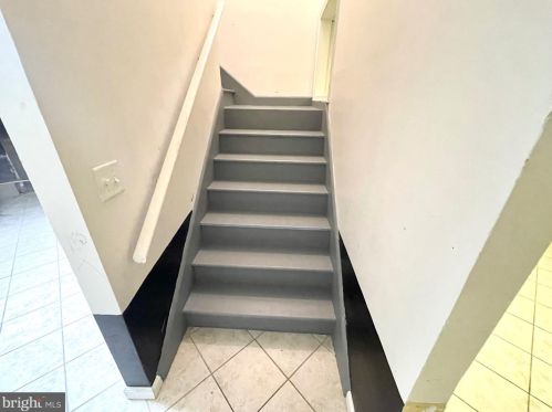 32 Pin Oak Dr, Dover DE  19904-2373 exterior