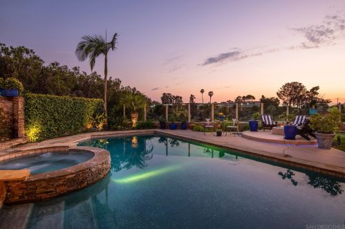 2562 Grandview St, San Diego CA 92110-1031 exterior