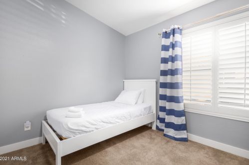 4610 Everett Dr, Phoenix AZ  85032-4893 exterior