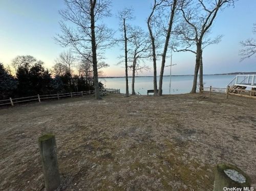 1520 Paradise Shores Rd, Southold NY  11971-4043 exterior