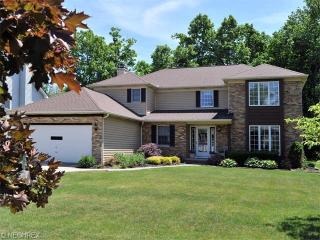 19534 Castletown Dr, Cleveland, OH 44136-8249