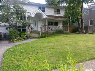 6 Wedgewood Ct, Hauppauge, NY 11779-2722
