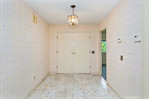 5576 Inner Circle Dr, Riverside CA  92506-3617 exterior