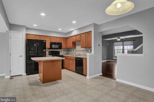 726 Blossom Dr, Hanover PA  17331-2078 exterior