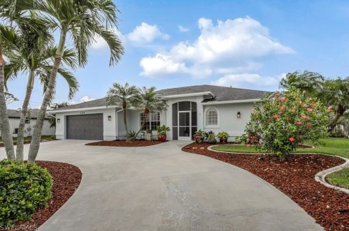 2710 4th Ln, Cape Coral, FL 33991-1117