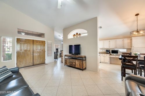 14337 Shawnee Trl, Sun City, AZ 85374-3821