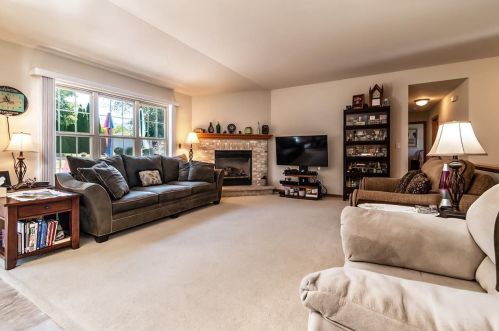 705 Chadwick Dr, Watertown, WI 53094-5912