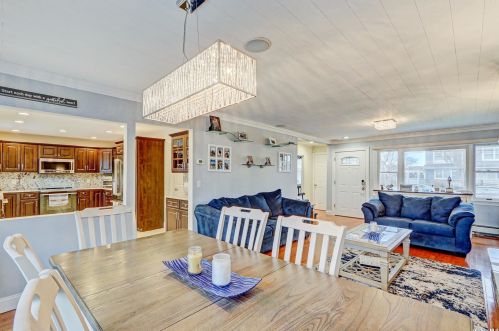 95 Midway St, Babylon NY  11702-4311 exterior