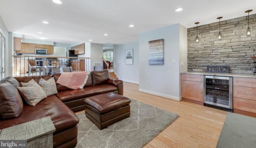 3104 Dower House Dr, Herndon, VA 20171-2238
