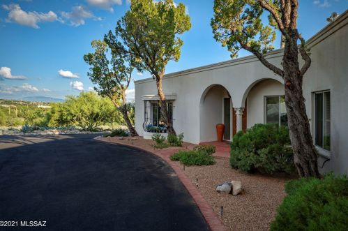 7441 Skyline Dr, Tucson, AZ 85718-1166