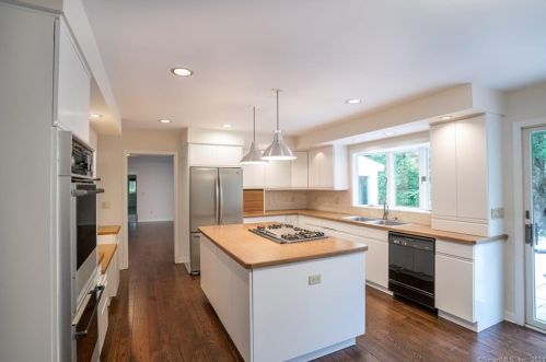 14 Turtle Back Rd, New Canaan CT  06840-2618 exterior