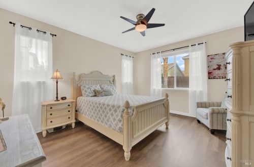 8001 Finchley Ct, Vacaville CA  95687-8253 exterior