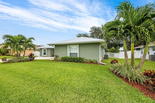 468 Biscayne Ln, Sebastian, FL 32958-5529