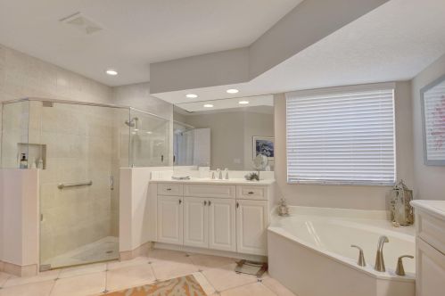 7956 Via Grande, Boynton Beach FL  33437-7520 exterior