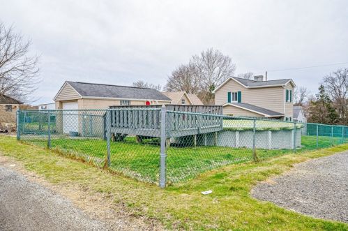 2703 Kansas St, Mckeesport PA  15132-7841 exterior