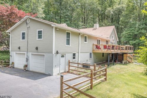 111 Andover Mohawk Rd, Andover NJ  07821-5004 exterior