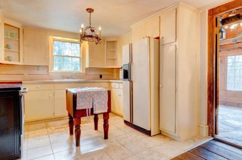 35 Smith St, Middletown CT  06457-1740 exterior