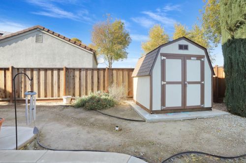 211 Emory Oak Pl, Lathrop CA  95330-8527 exterior