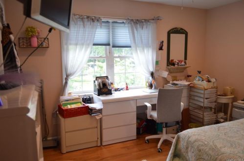 2 Drake Ln, White Plains NY  10607-2215 exterior