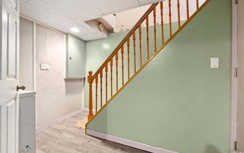 1727 Park Ave, New Hyde Park NY  11040-4057 exterior