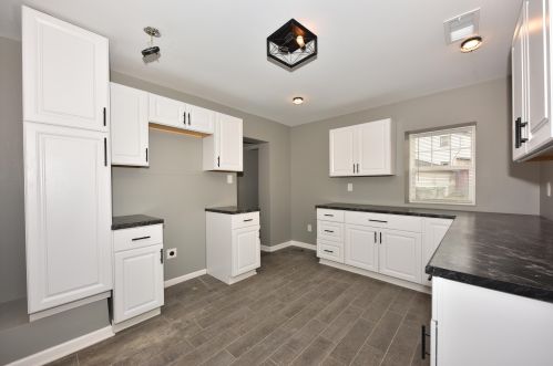 9127 Swan Cir, Milwaukee WI  53225-2719 exterior