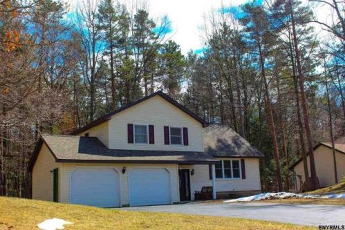 86 Wineberry Ln, Ballston Spa, NY 12020-4718