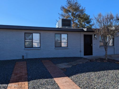 6718 Hawk Dr, Tucson, AZ 85730-3248