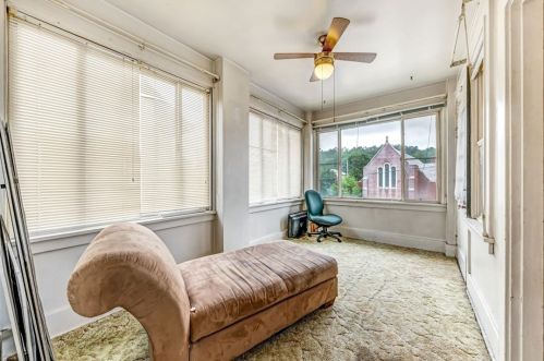 1025 Chartiers Ave, Pittsburgh PA  15220-4852 exterior