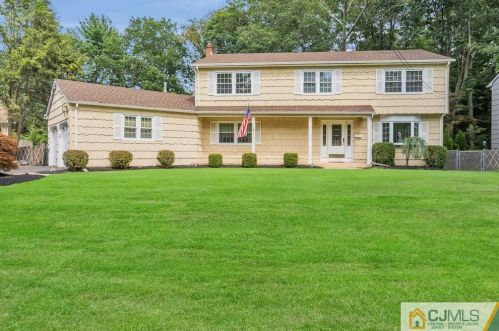 7 Dobson Rd, East Brunswick, NJ 08816-4613