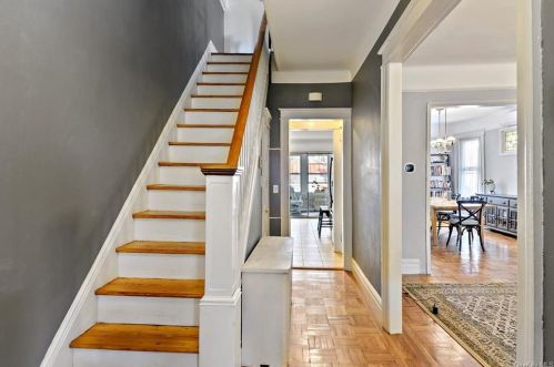 343 239th St, Bronx, NY 10470-1811