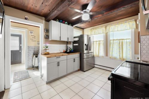 40 Hedge Ave, Norwich CT  06360-5920 exterior