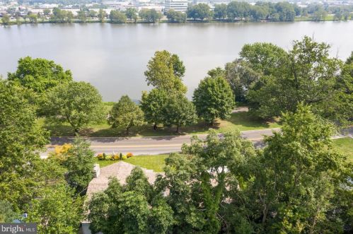 200 Park Dr, Camden NJ  08108-2236 exterior