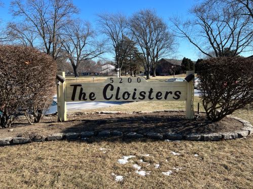 5200 Tuckaway Blvd, Milwaukee WI 53221-3160 exterior